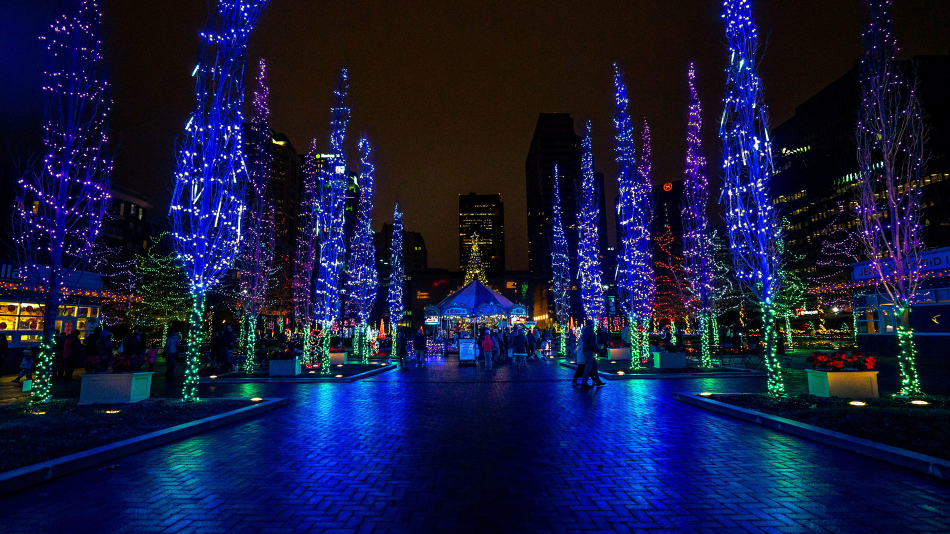 holiday lights at columbus commons this week in downtown columbus