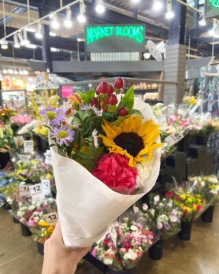 5 PLACES FOR MOTHER’S DAY FLOWERS 🌸⬇️

Visit one these five local spots Downtown for a stunning bouquet sure to make her day:

🌻 Market Blooms @market_blooms / 59 Spruce St (in North Market)
🌻 Sweet Blossom Floral @sweetblossomfloral / 14 N High St
🌻 Lēf Floral @leffloral / 243 N 5th St
🌻 Heidi’s Flowers and Wine @heidisflowersandwine / 17 S High St
🌻T Bears Florist and Chocolatier / 237 S Third St

Happy Mother’s Day🌸